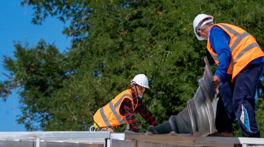 Professional gutter cleaning in Naperville, IL